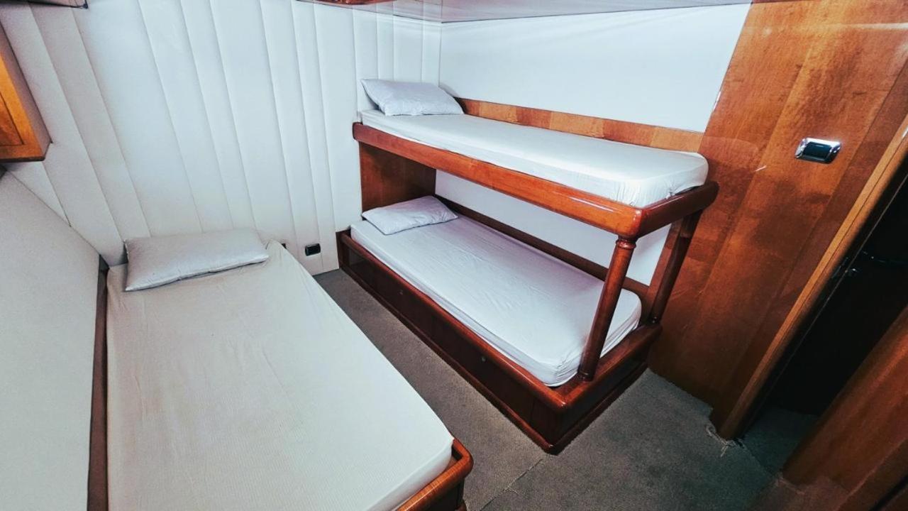 Riviera Leisure Yachts Botel