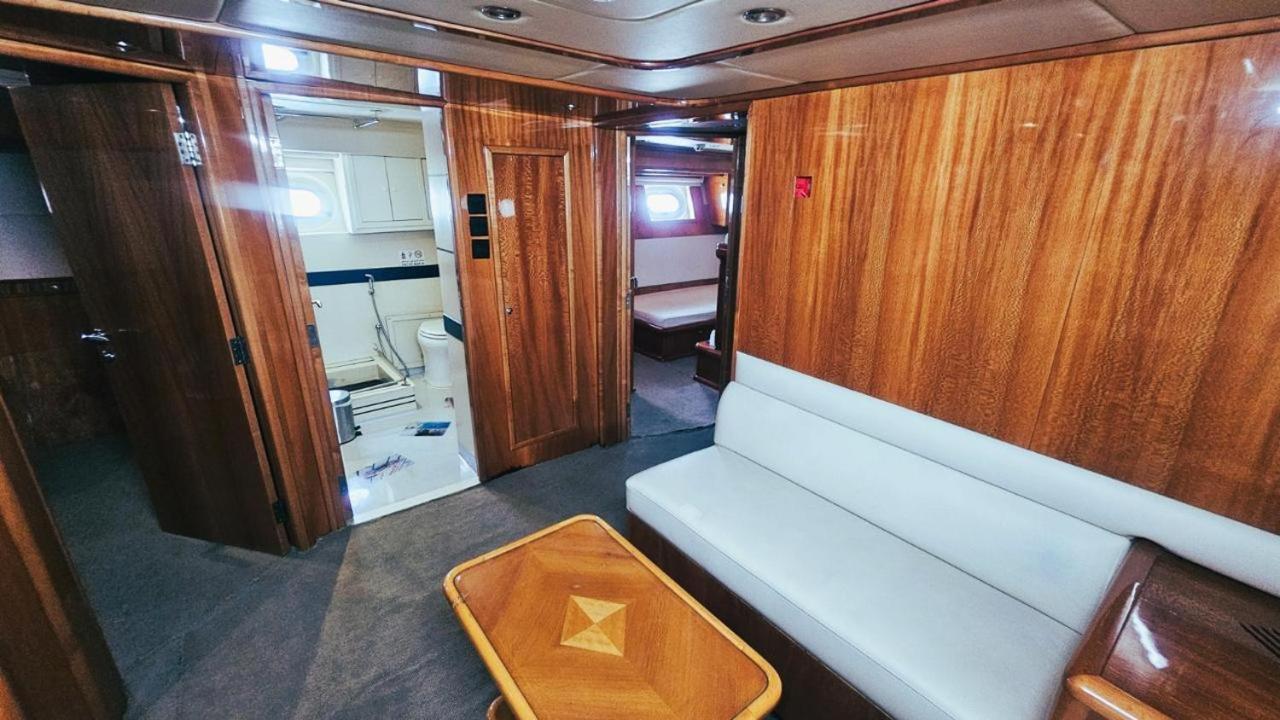 Riviera Leisure Yachts Botel Dubai
