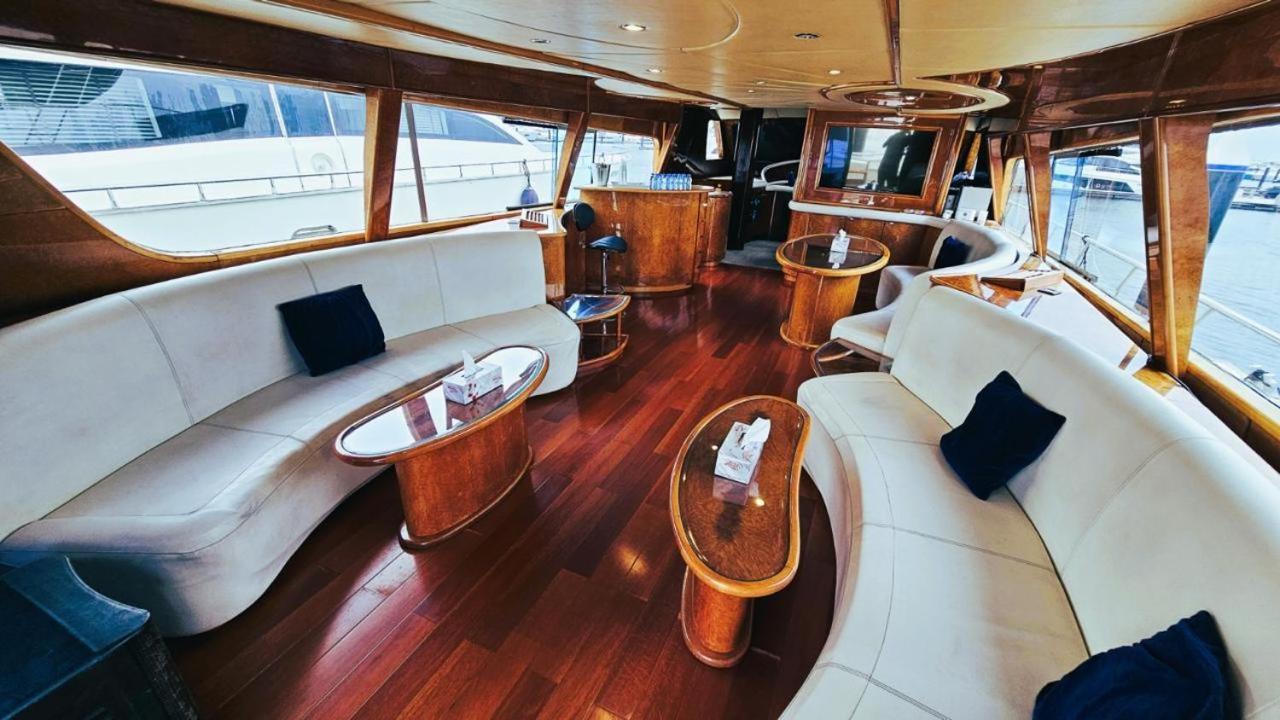 Botel Riviera Leisure Yachts Dubai