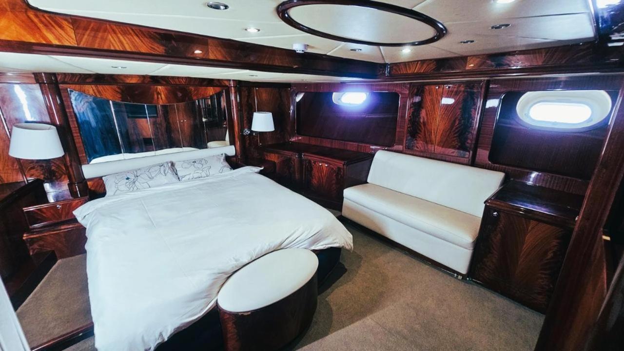 Botel Riviera Leisure Yachts *